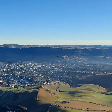 Soleil Levant 4 A 5 Personnes * Millau